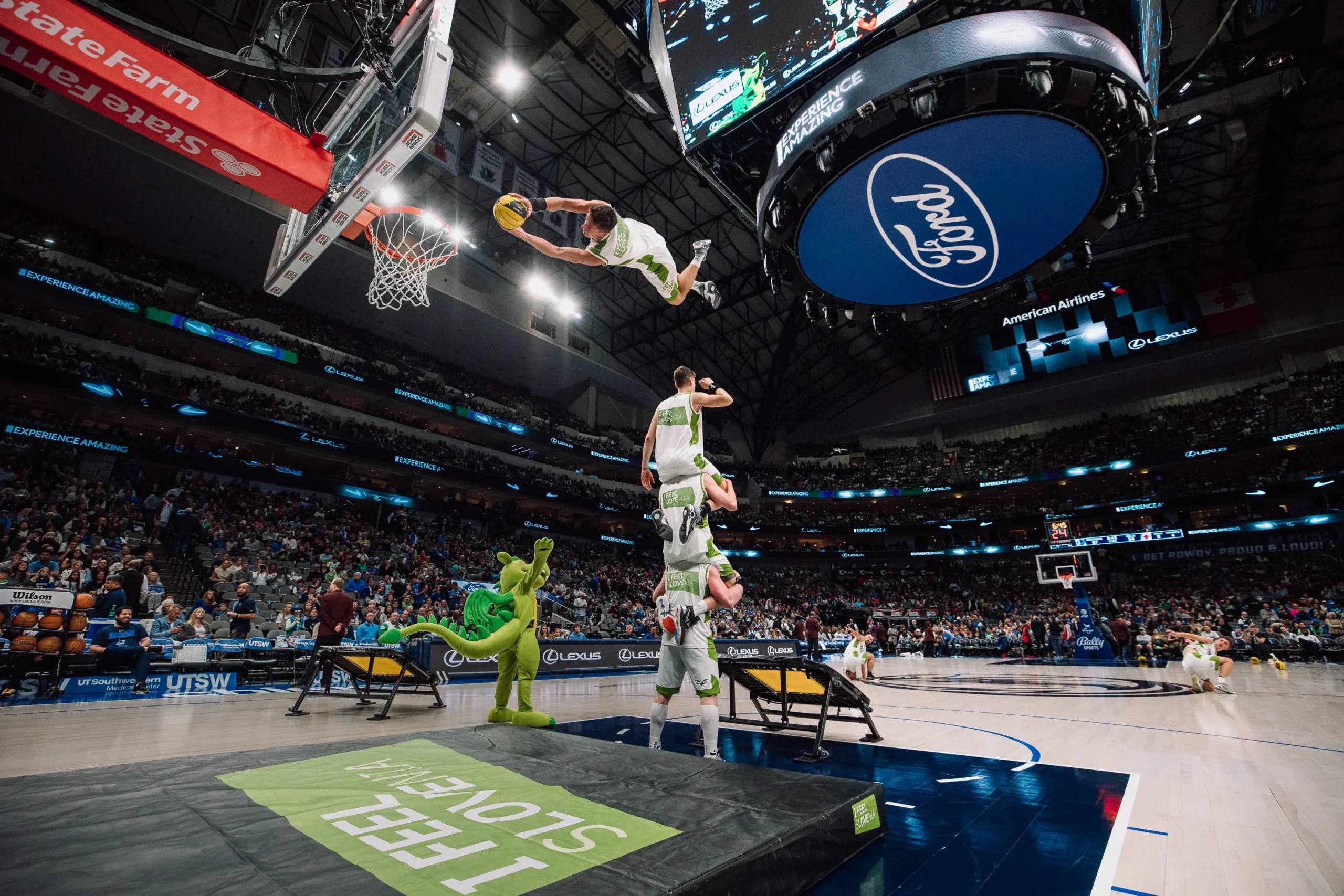 Dunking Devils at Dallas Mavericks NBA Halftime Shows, photo 2