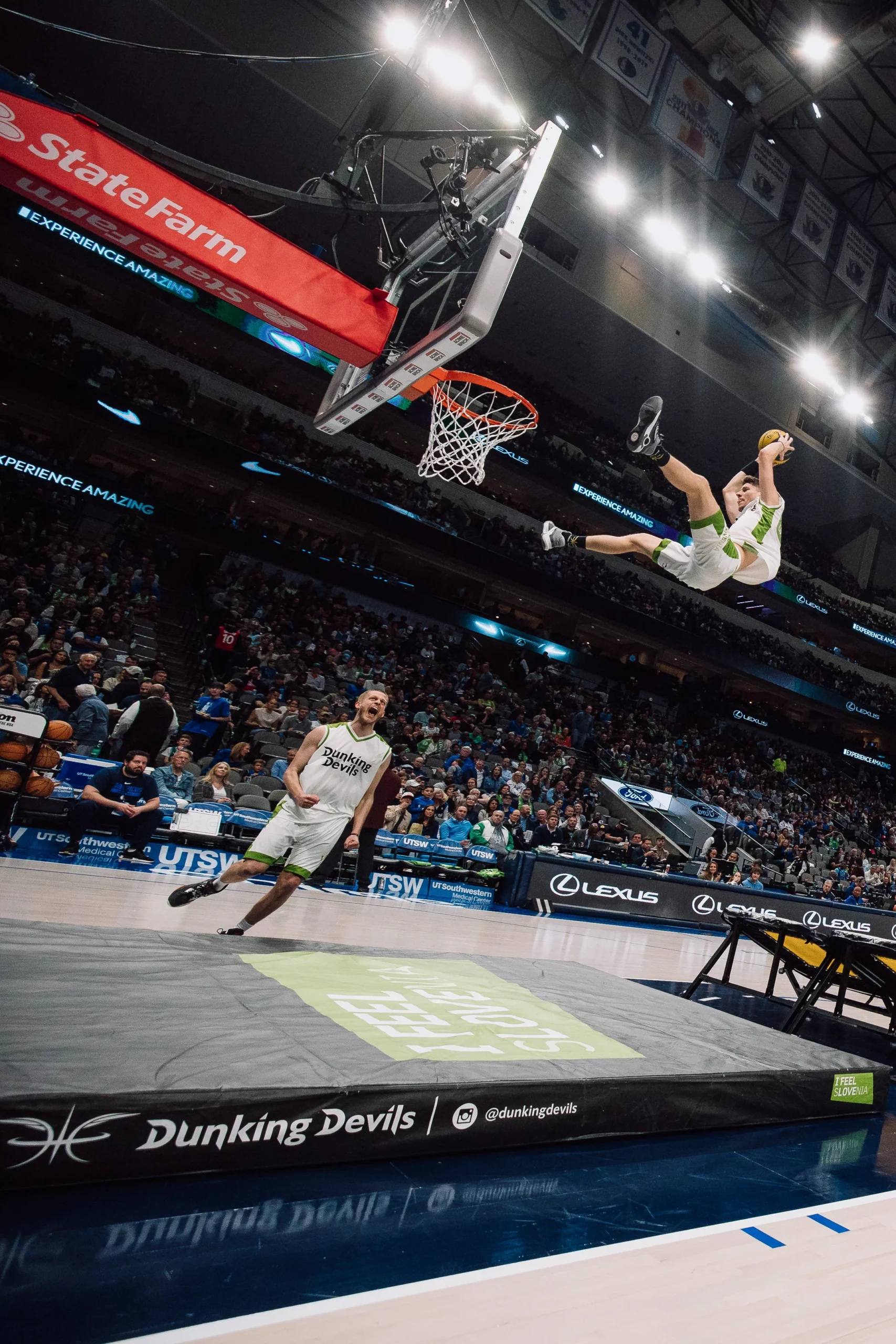 Dunking Devils at Dallas Mavericks NBA Halftime Shows, photo 4