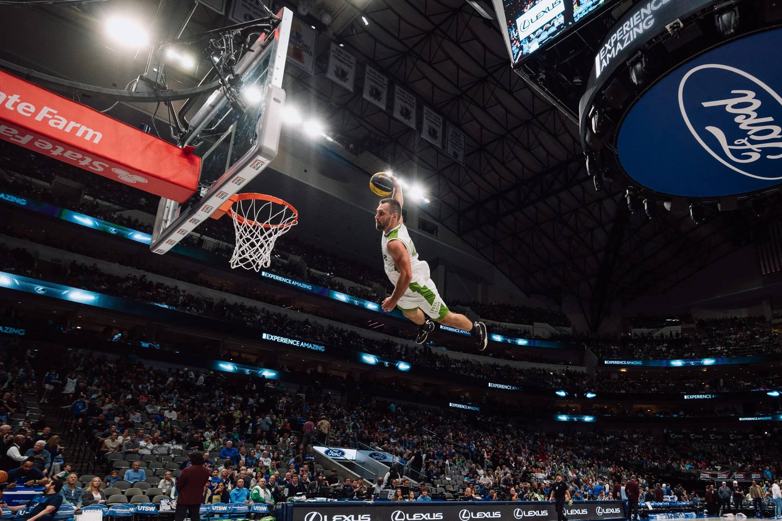 Dunking Devils at Dallas Mavericks NBA Halftime Shows, photo 7
