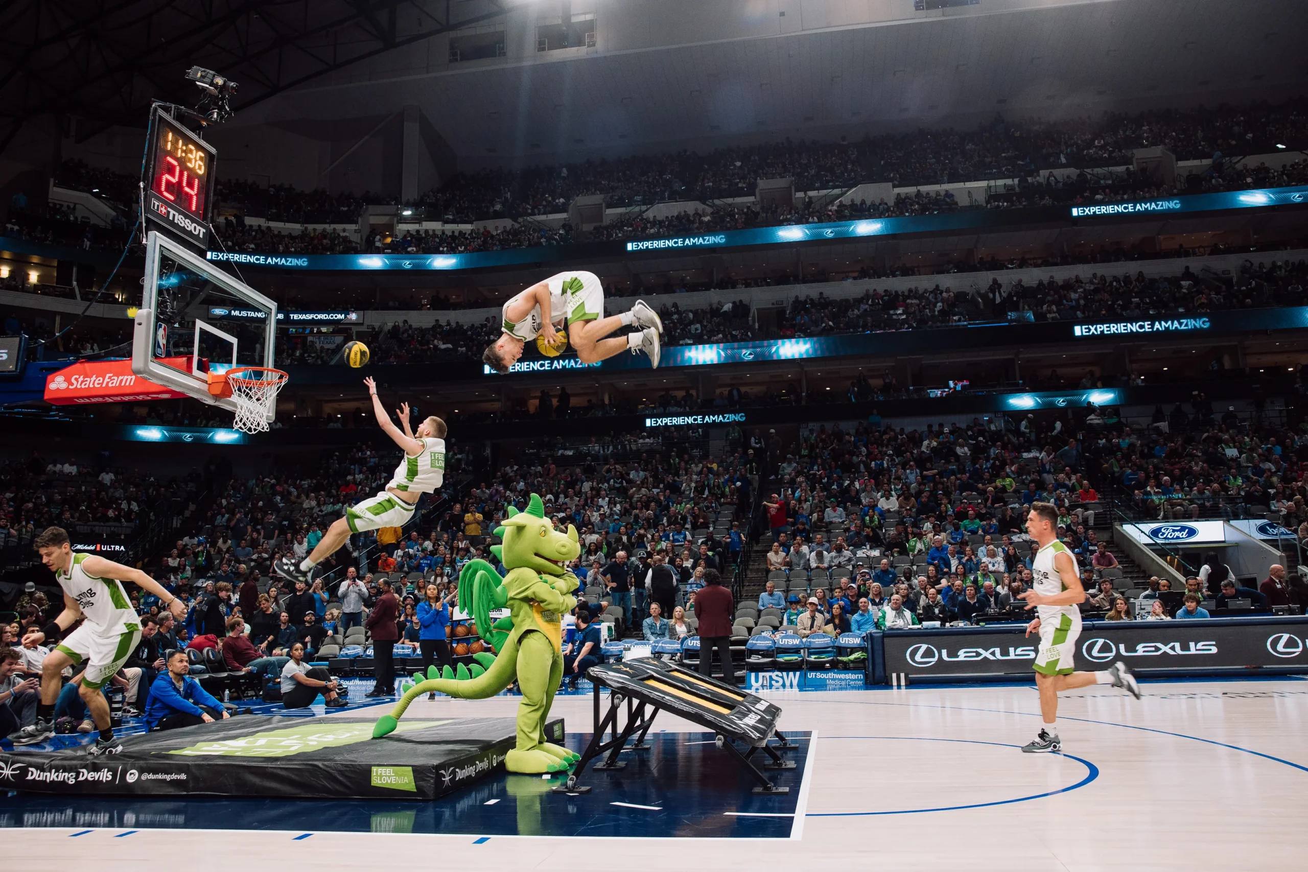 Dunking Devils at Dallas Mavericks NBA Halftime Shows, photo 5