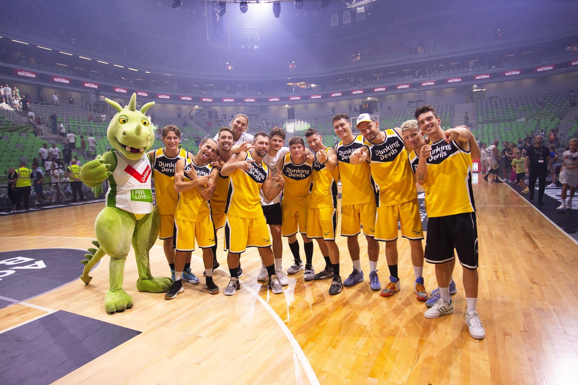 The Dunking Devils team with the Ljubljana dragon mascot on court at Night of the Dragon.